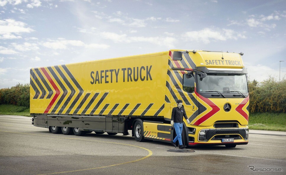 メルセデスベンツ、トラックとバス向け最新安全装備を公開…事故を防ぐテクノロジー