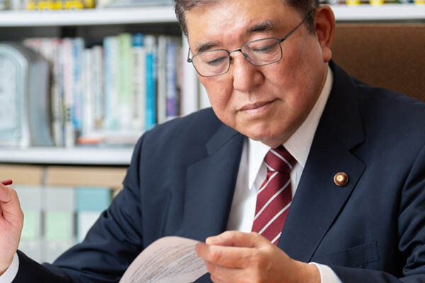 「面白さスピード違反や」 石破首相が“シュールすぎる写真”SNS投稿→ユーザー爆笑の嵐 「臨場感すごいｗｗｗ」