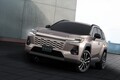 トヨタ 新型「RAV4」初公開！ アクティブ派か、都会派か…個性キワ立つ３スタイルを提供