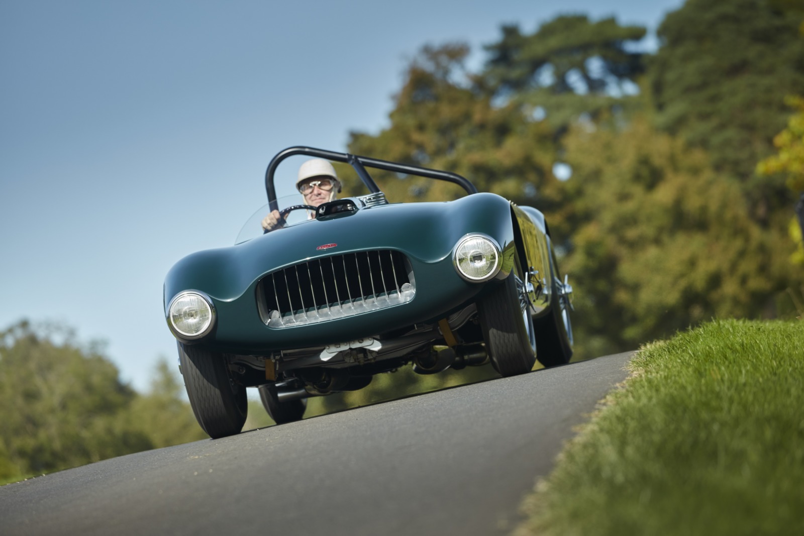 伝説の名車 アラード のル マン車両が蘇る 1950年代のアングロ アメリカンが継続生産をスタート Genroq Web 自動車情報サイト 新車 中古車 Carview