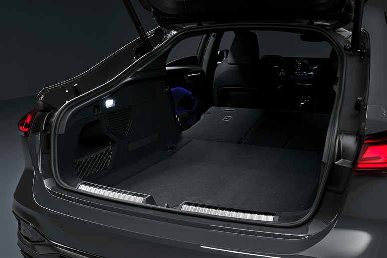 【かっこいいぞ…】アウディ新型「A5」＆「S5」公開！　実質A4の後継モデルはファストバックの5ドアとワゴンを設定