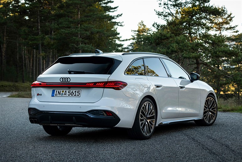 【かっこいいぞ…】アウディ新型「A5」＆「S5」公開！　実質A4の後継モデルはファストバックの5ドアとワゴンを設定