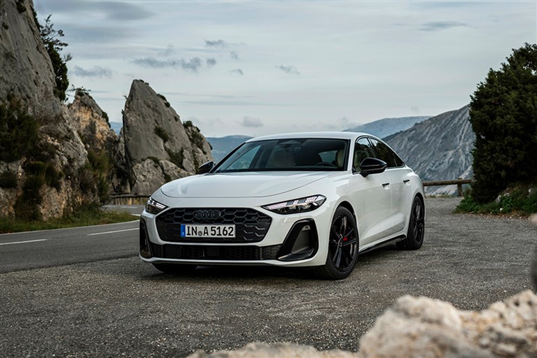 【かっこいいぞ…】アウディ新型「A5」＆「S5」公開！　実質A4の後継モデルはファストバックの5ドアとワゴンを設定