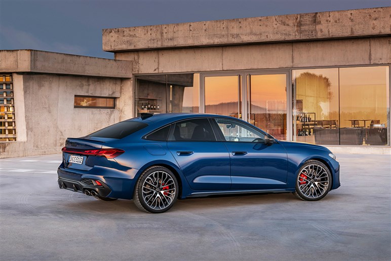【かっこいいぞ…】アウディ新型「A5」＆「S5」公開！　実質A4の後継モデルはファストバックの5ドアとワゴンを設定