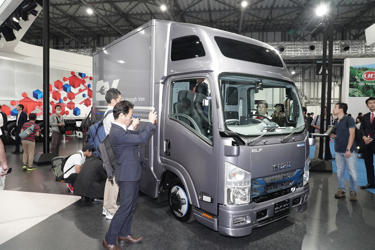 Isuzuのフラッグシップトラック Giga 安全性とドライバーの快適性を徹底追求 Auto Messe Web 自動車情報サイト 新車 中古 車 Carview