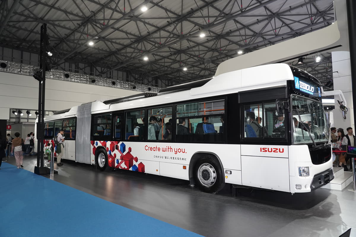 Isuzuのフラッグシップトラック Giga 安全性とドライバーの快適性を徹底追求 Auto Messe Web 自動車情報サイト 新車 中古 車 Carview