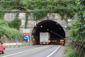 国道の超重要トンネル、実はもと“鉄道用”だった！ しかも「峠の名前が違う」!? 3種のトンネルが通る交通の要衝