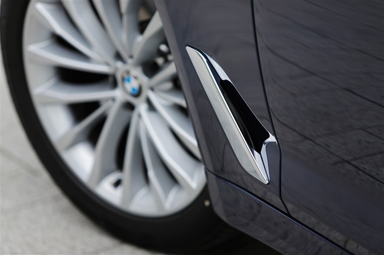 新型BMW 5シリーズ ディーゼルに試乗。各所にEクラスを上回る一面も
