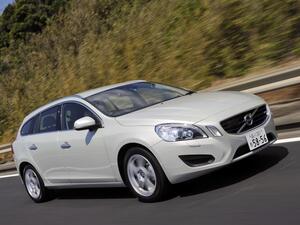 ボルボの初代V60は、ワゴンであってもセダンのS60を凌ぐ運動性能を見せた【10年ひと昔の新車】