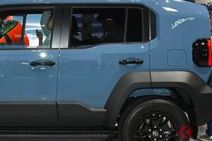 トヨタ新型｢ちいさな“四駆”SUV｣を日本初公開！ “サイコロ風”のカクカクボディに「可愛い」の声も！ 「シリーズ最小ボディ」＆“見晴らしサイコー”で運転快適！ 「ランドクルーザーFJ」の魅力とは？