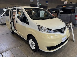 4人で過ごせるベストな空間！　日産NV200バネットがベースのキャンパー