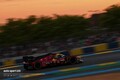 迫力満点のスリーワイド勃発。ポルシェとの激闘を経てフェラーリが上位固める／WEC第4戦ル・マン決勝6時間後