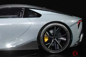 レクサスが「新たなFRスポーツカー」の“インテリア”初公開！ 「LFA」譲りのデザイン×斬新“異形ハンドル”採用！ 美しすぎる「LEXUS Sport Concept」どんなモデル？