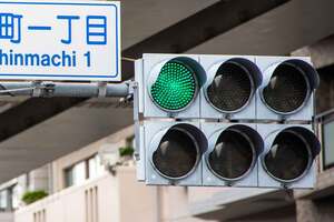 日本全国からどんどん「信号機」が消えてるってマジか！　信号機が減っても問題ないワケ