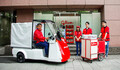 光岡の3輪電気自動車「Like-T3」がオフィスへのグリコのお菓子配達に活躍