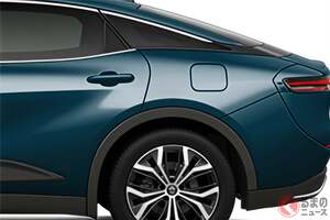 トヨタ最新「最安“4WD”クラウン」がスゴイ！ 最上級より「300万円以上オトク」＆“リッター22キロ超え”の低燃費！ タフ仕様な「上品デザイン」＆“高級感ある内装”も魅力の「クロスオーバー G」とは？