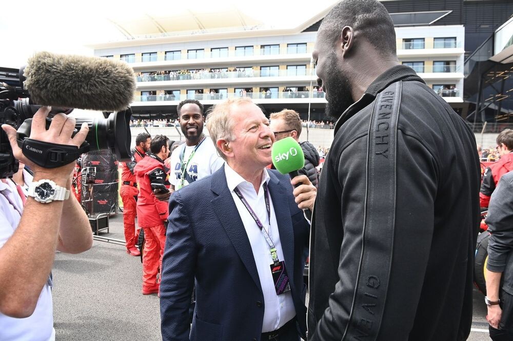 元F1ドライバーのマーティン・ブランドル、大英帝国勲章を受章。モータースポーツとスポーツ放送への貢献評価