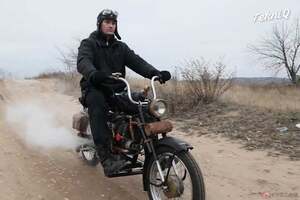 蒸気機関のバイクだと!?　シュッシュッポッポ！　まさに「スチームパンク」　ロシアで駆ける姿に多くの反響