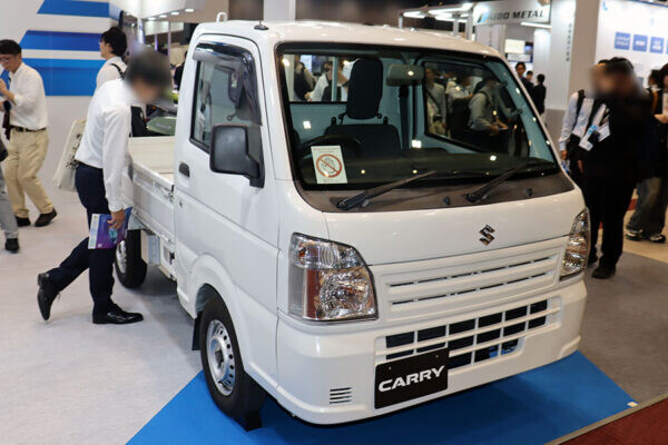 スズキの軽トラ「キャリイ」がまさかのEV化！ ターゲットはズバリ“農家” 背景にある“死活問題”とは？
