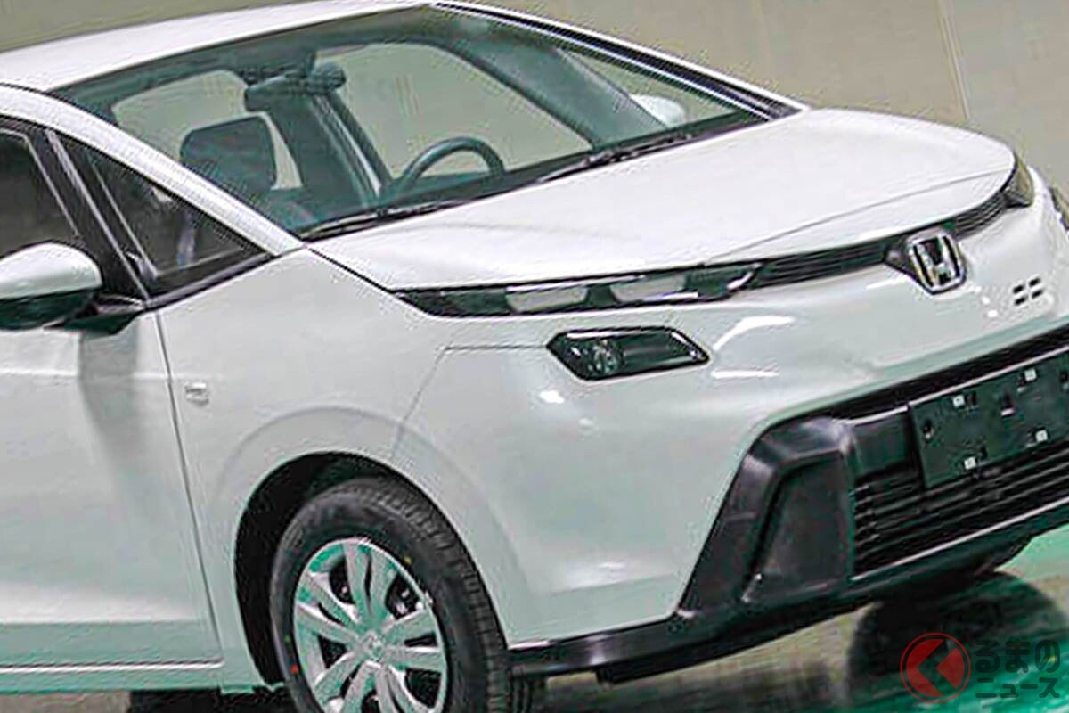 【中国】ホンダ新型「フィット」公表！ 斬新顔に「大刷新」の”新モデル”が話題に！ デビュー5年目の“進化”に「気になる」の声も！ 明らかになった「新コンパクトカー」に反響多数