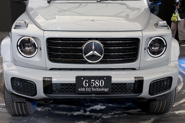 【その場でクルクル回る】巨体なのに小回り抜群!?　メルセデス・ベンツ G 580 ウィズ EQ テクノロジー発売