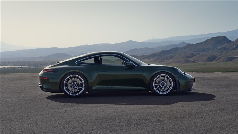 ポルシェ新型「911GT3」初公開！ 4L“ピュア”ボクサーは510PS、「ツーリング」同時発表。2814万円