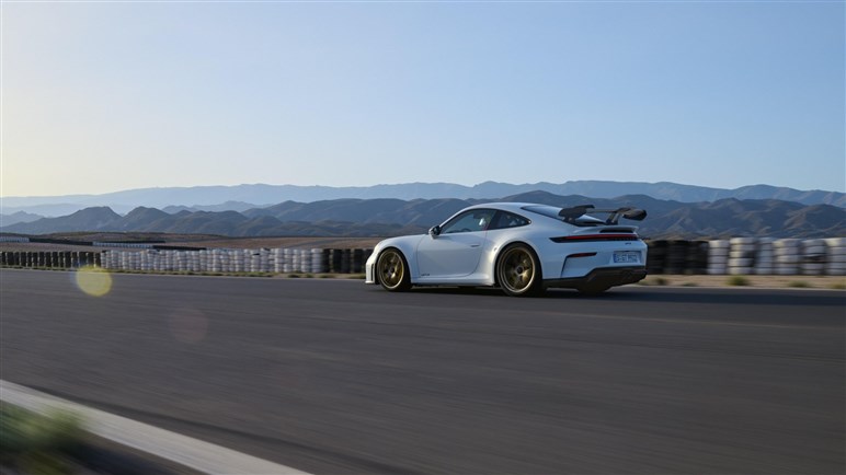 ポルシェ新型「911GT3」初公開！ 4L“ピュア”ボクサーは510PS、「ツーリング」同時発表。2814万円