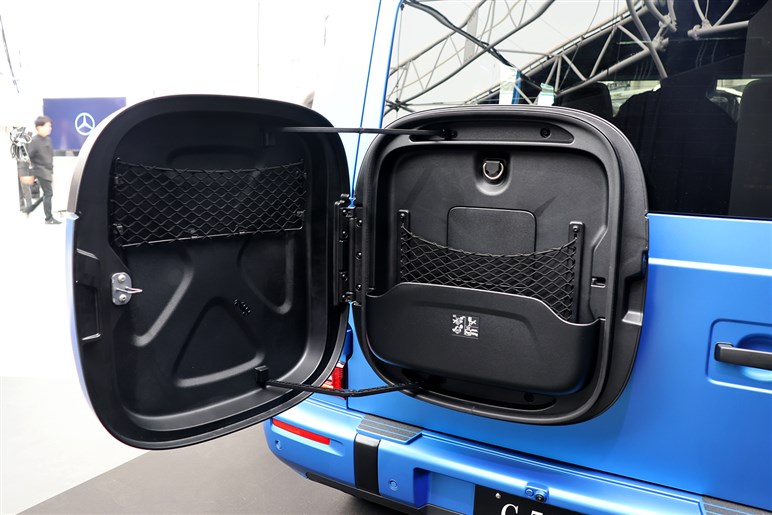 【その場でクルクル回る】巨体なのに小回り抜群!?　メルセデス・ベンツ G 580 ウィズ EQ テクノロジー発売