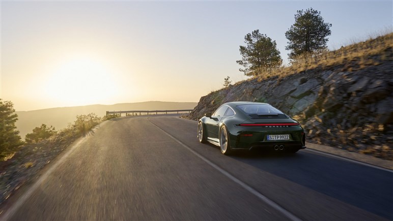 ポルシェ新型「911GT3」初公開！ 4L“ピュア”ボクサーは510PS、「ツーリング」同時発表。2814万円