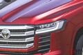 約525万円！ トヨタ“新”「ランドクルーザー“300”」！ “トヨタ初”の「“盗難対策“機能」搭載した「新モデル」に反響多数！ 「欲しい！」声多数の「本格SUV」受注再開は？