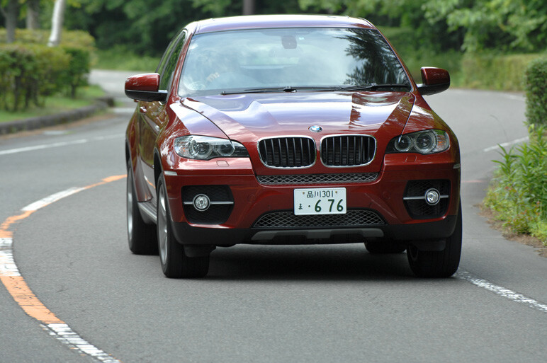 X6試乗、ハイテクの塊！高速ではリッター10kmも