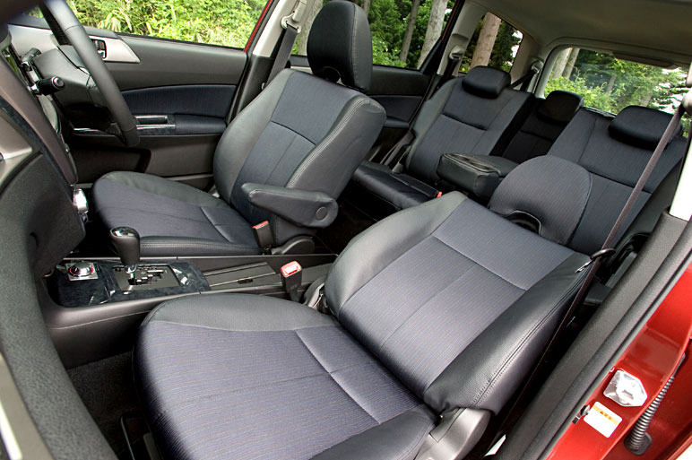 スバル初の本格ミニバン エクシーガの走り味は？