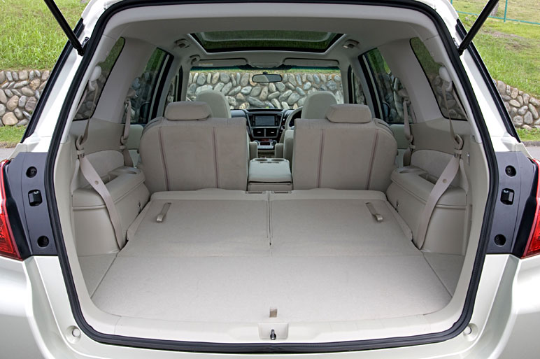 スバル初の本格ミニバン エクシーガの走り味は？