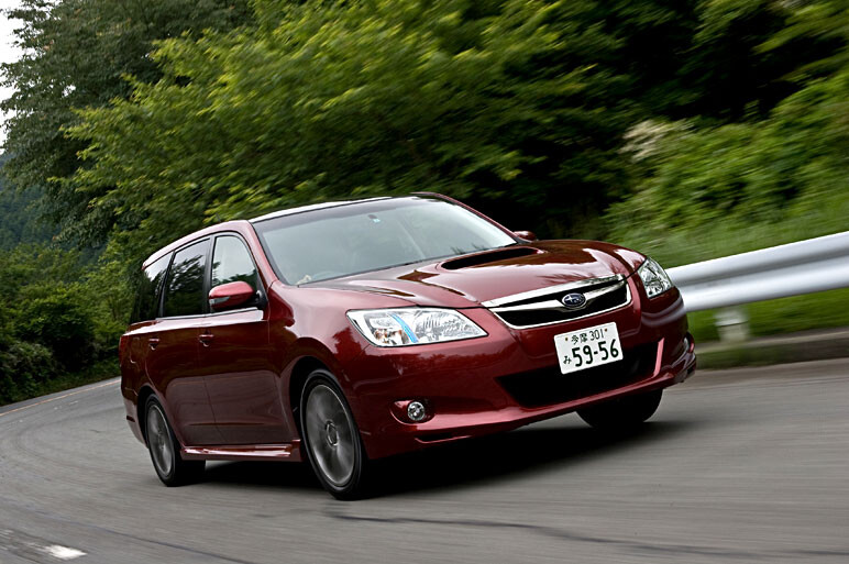 スバル初の本格ミニバン エクシーガの走り味は？