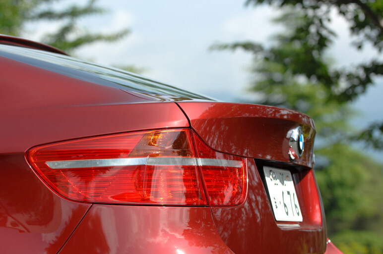 X6試乗、ハイテクの塊！高速ではリッター10kmも