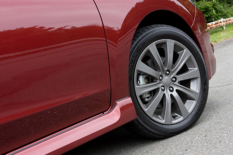 スバル初の本格ミニバン エクシーガの走り味は？