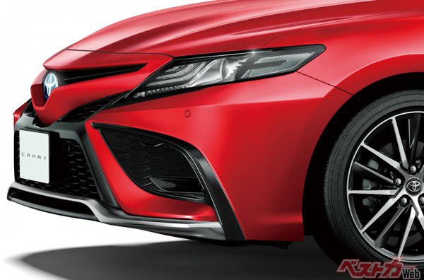国産セダン奮闘中 トヨタカムリが一部改良で新色追加の 赤 がえらくカッコいい ベストカーweb 自動車情報サイト 新車 中古車 Carview