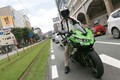 街乗りはさすがに厳しい!? 250ccスーパースポーツ カワサキ「ニンジャZX-25R」で市街地を走ってみた！
