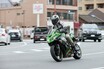 街乗りはさすがに厳しい!? 250ccスーパースポーツ カワサキ「ニンジャZX-25R」で市街地を走ってみた！