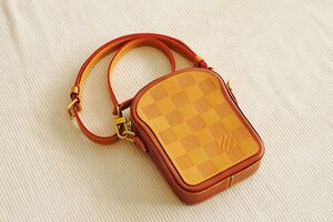 モノグラムを筆頭に、伝統と革新が交差するルイ・ヴィトン──2025年の秋冬スタイルを小物でアップデートする