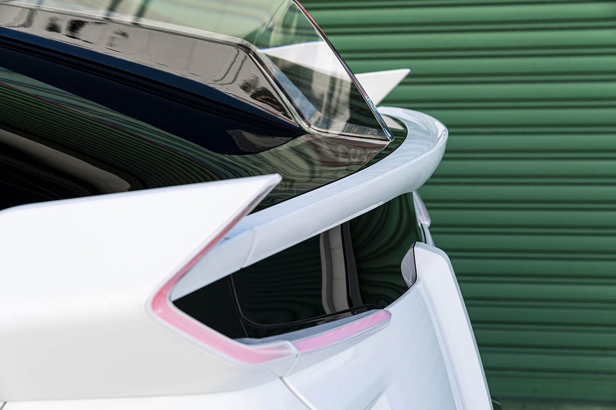 実車撮影 自動車メーカーが本気でカスタムをすると Trdとモデリスタが初の共作 プリウスphvをベースに未来のカスタム像を魅せる スタイルワゴン ドレスアップナビ の写真 13ページ目 自動車情報サイト 新車 中古車 Carview