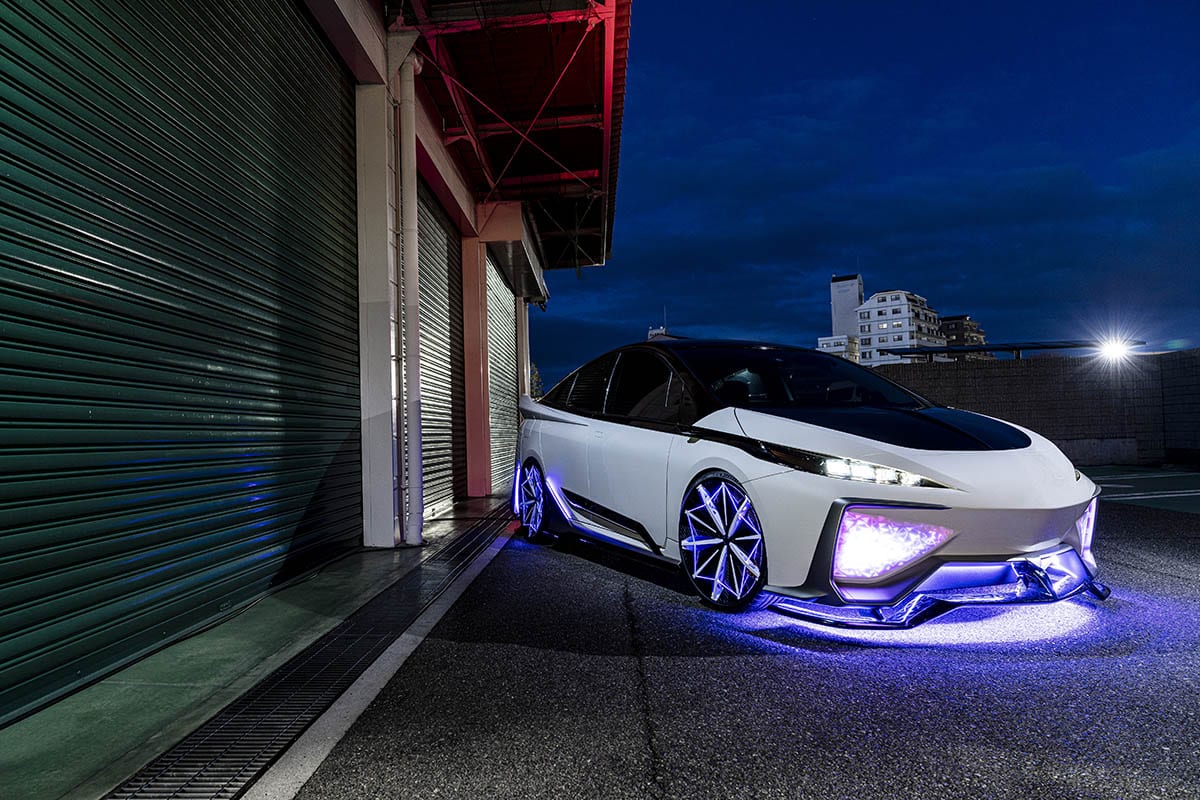 実車撮影 自動車メーカーが本気でカスタムをすると Trdとモデリスタが初の共作 プリウスphvをベースに未来のカスタム像を魅せる スタイルワゴン ドレスアップナビ 自動車情報サイト 新車 中古車 Carview
