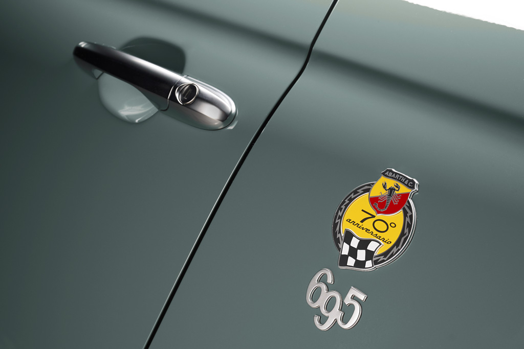 低価格で大人気の アバルトABARTH 70周年記念 珪藻土コースター4枚