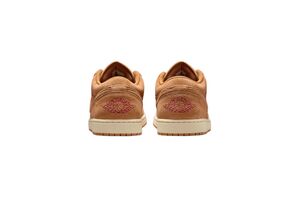 ナイキ「エア ジョーダン 1 LOW “Flax”」は秋が待ち遠しくなるブラウンスエード──GQ新着スニーカー