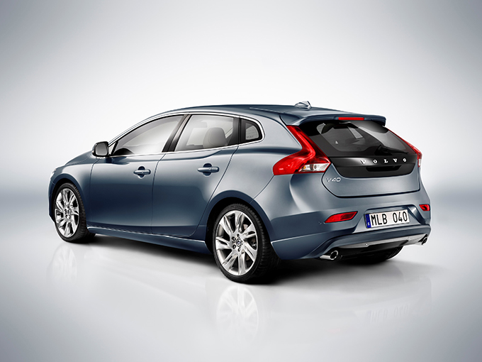 ボルボ V40 セーフティとレザーのダブルパッケージ付きならウルトラ魅力的 予算100万円ならコレが買い カーセンサー 自動車情報サイト 新車 中古車 Carview