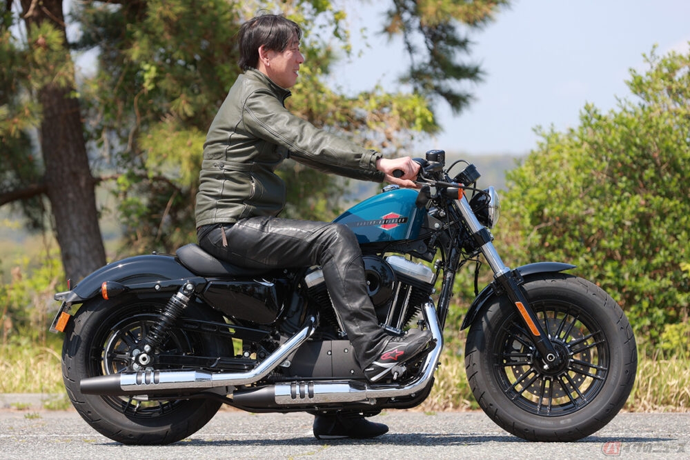 素直にカッコイイ 低く構えたコンパクトなハーレー ダビッドソン Forty Eight に乗る バイクのニュース 自動車情報サイト 新車 中古車 Carview