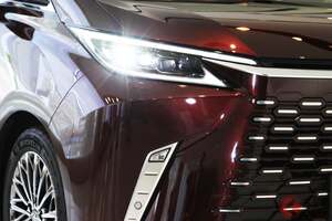 新型「6人乗りハイエンドミニバン」発売！ 国産“最高峰”の「3列目」も採用！ 快適すぎるレクサス「新型LM」 サードシートの特徴は