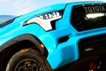 全長約5.3m！トヨタ「“新”最大3列シートSUV」発表！ 鮮烈“バケツ”ブルー＆豪華「新レザー内装」採用！ 約1300万円で「めちゃけん引」できる「新セコイア」米国で登場