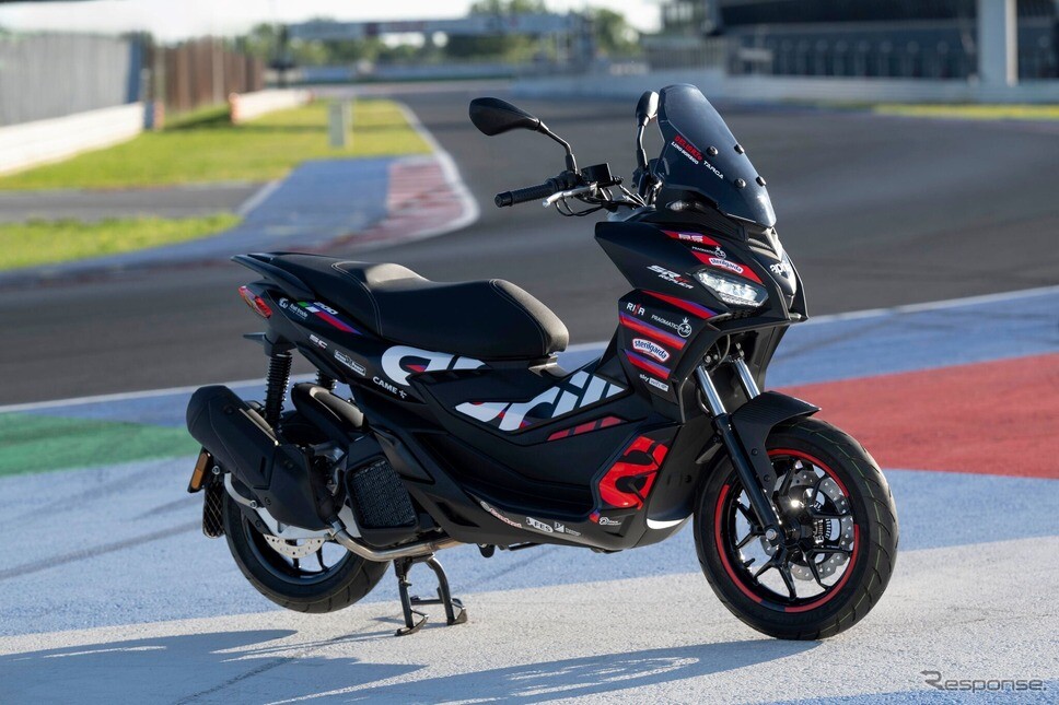 アプリリア、MotoGPマシンのグラフィックを再現したスクーター『SR GT 200レプリカ』を発売、61万6000円