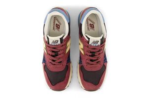 ニューバランス「475 “Washed Burgundy”」は褪せた色合いがレトロ好きの心をくすぐる逸品──GQ新着スニーカー